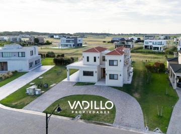 Casa · 220m² · 5 Ambientes · 1 Cochera · Excelente Propiedad en Venta! La Providencia Resort & Count