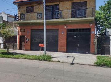 Bodega-Galpón , Lanús · Alquiler - Galpón / Deposito con Local y Entrada de Vehículo - Trifasica