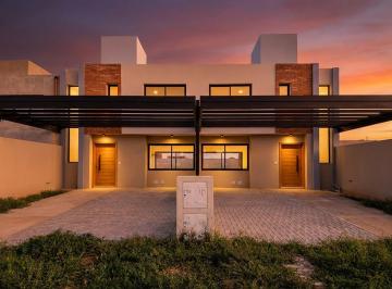 Casa · 105m² · 3 Ambientes · 2 Cocheras · Docta Av! Amplio Dúplex a Estrenar Dos Dorm.!