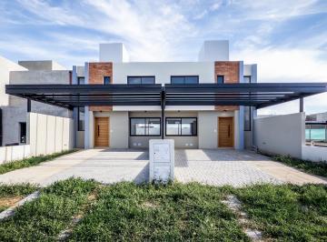 Casa · 105m² · 3 Ambientes · 2 Cocheras · Docta Av! Amplio Dúplex a Estrenar Dos Dorm.!
