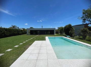 Casa · 212m² · 5 Ambientes · 4 Cocheras · Casa en Venta Ubicado en San Sebastian, Escobar, G. B. a. Zona Norte