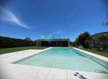Casa · 212m² · 5 Ambientes · 4 Cocheras · Casa en Venta Ubicado en San Sebastian, Escobar, G. B. a. Zona Norte
