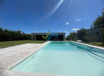 Casa · 212m² · 5 Ambientes · 4 Cocheras · Casa en Venta Ubicado en San Sebastian, Escobar, G. B. a. Zona Norte