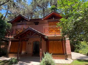 Casa de 5 ambientes, Costa del Este · Amplia Propiedad en Costa del Este con Excelente Ubicación