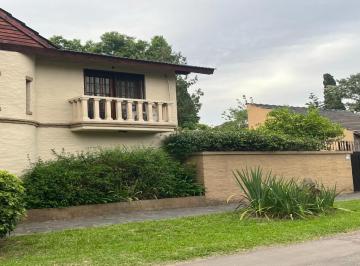 Casa · 174m² · 5 Ambientes · 2 Cocheras · Casa en Excelente Zona de Bella Vista