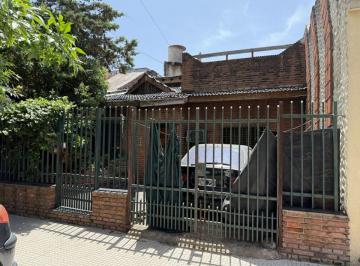 Casa de 4 ambientes, Pompeya · Casa con Tres Dorm.