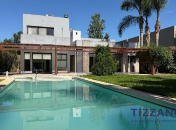 Casa · 260m² · 4 Ambientes · 2 Cocheras · Venta Casa Fincas de Iraola Ll