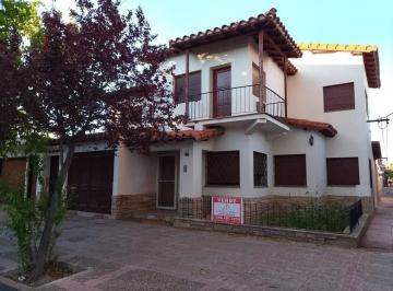 Casa de 9 ambientes, San Rafael · En Venta Excelente Chalet Céntrico,4 Habitaciones y Cochera en San Rafael, Mendoza.
