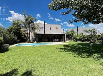 Casa · 190m² · 6 Ambientes · 2 Cocheras · Casa en Venta, 3 Dorm., Dependencia, Pileta, Barrio Cerrado, Escobar