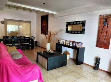 Casa en Venta de 5 ambientes Tigre · Casa en Venta de 3 Dorm., y Escritorio C Baño en Pb.