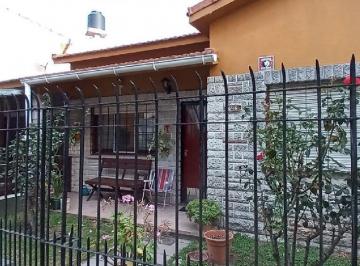 Casa de 3 ambientes, Santa Teresita · Casa Sola con Gas Natural