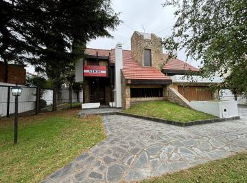 Casa · 175m² · 5 Ambientes · 2 Cocheras · Casa en Venta Zona Caisamar