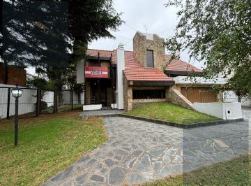 Casa · 175m² · 5 Ambientes · 2 Cocheras · Casa en Venta Zona Caisamar