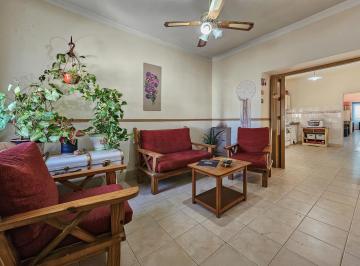 Casa · 110m² · 4 Ambientes · 1 Cochera · Amplia Casa con Excelente Distribución en Venta