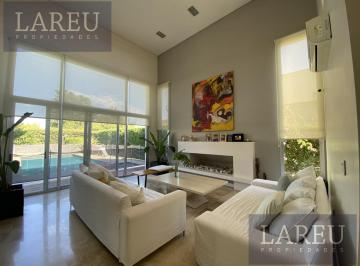 Casa · 260m² · 6 Ambientes · 4 Cocheras · Casa en Venta con Renta - en La Lomada de Pilar