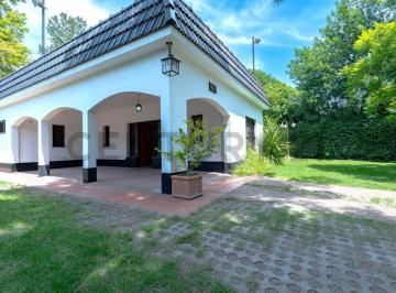 Casa · 300m² · 5 Ambientes · Venta Casa 5 Ambientes Jardin Quincho Pileta Parque Leloir