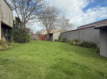 Casa · 430m² · 5 Ambientes · 3 Cocheras · Venta Playa Grande - Sobre Lote de 20x43.30 Chalet con Quincho y Pileta
