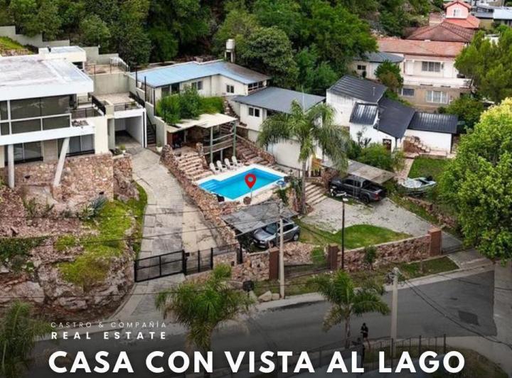 Casa · 210m² · 6 Ambientes · 2 Cocheras