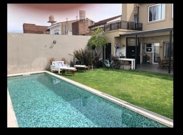 Casa · 450m² · 4 Ambientes · 2 Cocheras · Enero Febrero - Alquiler en San Isidro