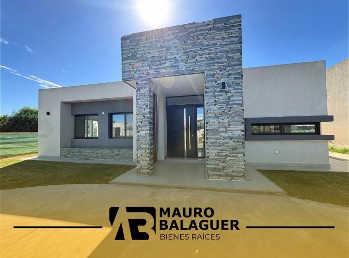 Casa · 143m² · 4 Ambientes · 4 Cocheras