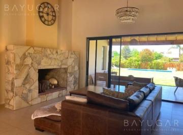 Casa · 180m² · 4 Ambientes · 3 Cocheras · Venta Casa - Barrio Champagnat - Estancias del Pilar