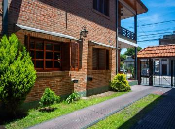 PH · 83m² · 4 Ambientes · 2 Cocheras · Venta de Tríplex 4 Ambientes con Dos Cocheras en Morón Sur.