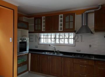 Departamento · 95m² · 4 Ambientes · Venta PH 4 Amb con Patio en Castelar Ideal Primera Vivienda o Inversor. Apto Crédito