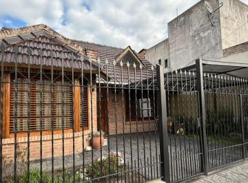 Casa · 130m² · 3 Ambientes · 1 Cochera · Casa en Tablada - Casa de 3 Ambientes en La Tablada - Patio Grande - Casa en Excelente Estado