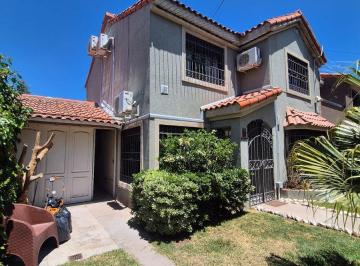 Casa · 155m² · 4 Dormitorios · 2 Cocheras · Casa en Venta