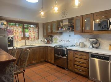 Casa en Venta de 5 ambientes Castelar · Casa en Venta 4 Ambientes Amplio Parque Piscina