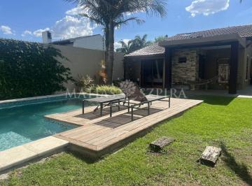 Casa · 190m² · 5 Ambientes · 1 Cochera · Casa en Venta 4 Ambientes Amplio Parque Piscina