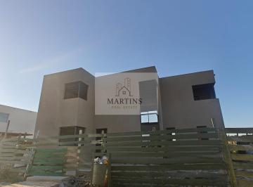 Casa · 195m² · 5 Ambientes · 2 Cocheras · Casa con Pileta en San Sebastian Pilar