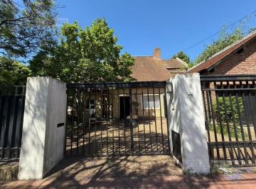 Casa · 430m² · 6 Ambientes · 2 Cocheras · Casa de 1 Planta en Venta en Martinez - Vias/libert.