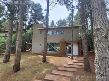 Casa · 160m² · 6 Ambientes · 1 Cochera · Costa Esmeralda - Deportiva