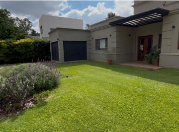 Casa · 154m² · 5 Ambientes · 1 Cochera · Casa en Venta en Altos del Golf, Pilar, G. B. a. Zona Norte