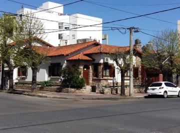 Oficina comercial · 161m² · 2 Dormitorios · Excelente Esquina Para Uso Profesional Más Vivienda, Zona Comercial de La Calle Córdoba Tour Virtual