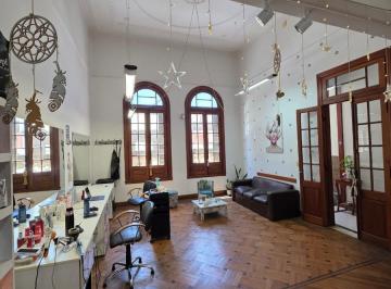 Casa · 256m² · 4 Dormitorios · Casa en Centro