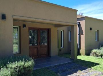 Casa de 5 ambientes, San Miguel del Monte · Excelente Casa de 4 Ambientes, Muy Cómoda, con Pileta y Espacio Para Huéspedes
