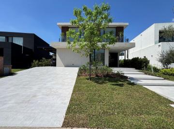 Casa · 335m² · 5 Ambientes · 2 Cocheras · Casa en Venta 4 Dorm. en El Barrio Carpinchos, Nordelta