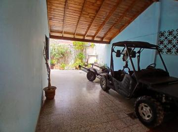 Casa · 195m² · 5 Ambientes · 2 Cocheras · Venta de Linda Casa Multifamiliar con Local: ¡Perfecta Para Negocio y Vivienda!