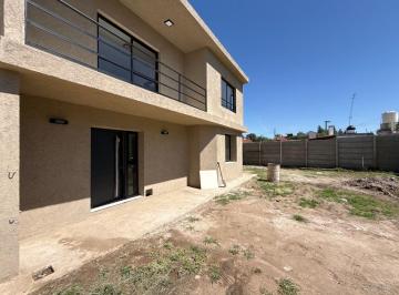 Casa de 7 ambientes, Córdoba · B° El Refugio - Venta Casa a Estrenar - 4 Dorm. (1 en Pb) + Gran Cava