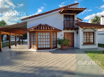 Casa · 216m² · 3 Dormitorios · 2 Cocheras · Casa Residencial Barrios Las Quintas