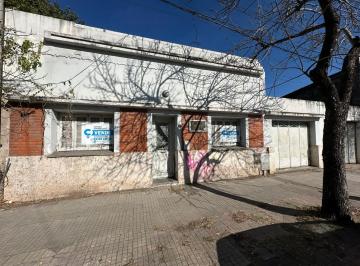 Casa · 240m² · 9 Ambientes · 1 Cochera · Casa en Barrio San Martin