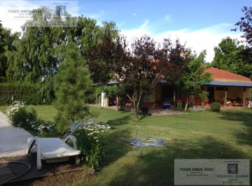 Quinta vacacional · 400m² · 9 Ambientes · 5 Cocheras · Quinta en Cuadro Benegas