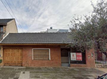 Casa de 3 ambientes, La Matanza · Hermoso Chalet de 3 Ambientes en un Lote de 10 X 26 en Venta