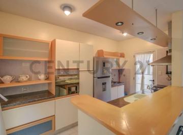 Casa · 233m² · 7 Ambientes · Casas en Venta - 4 Dorm. en La Plata – Calle 56 Entre 5 y 6