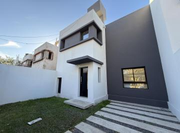 Casa · 92m² · 3 Ambientes · 2 Cocheras · Casa en City Bell
