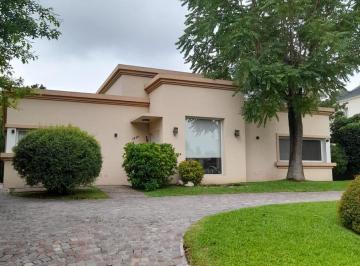 Casa · 197m² · 4 Ambientes · 1 Cochera · Casa en Las Lomas