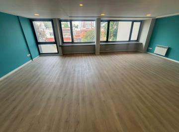 Oficina comercial · 120m² · 2 Ambientes · Oficina de 120 m en Excelente Edificio - La Perla