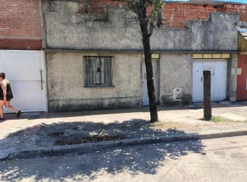 Casa · 90m² · 3 Ambientes · 1 Cochera · Casa con Detalles y Parque, Dueño Financia, Acepta Autos